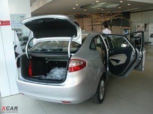 2009款三厢 1.5L 自动豪华版 整体外观