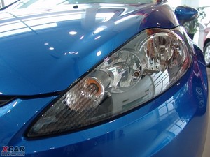 2009款三厢 1.5L 自动时尚版 大灯