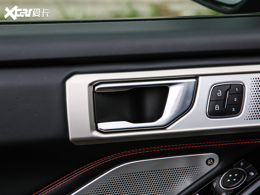 2020̽U EcoBoost 285 \ӰST-LINE 6