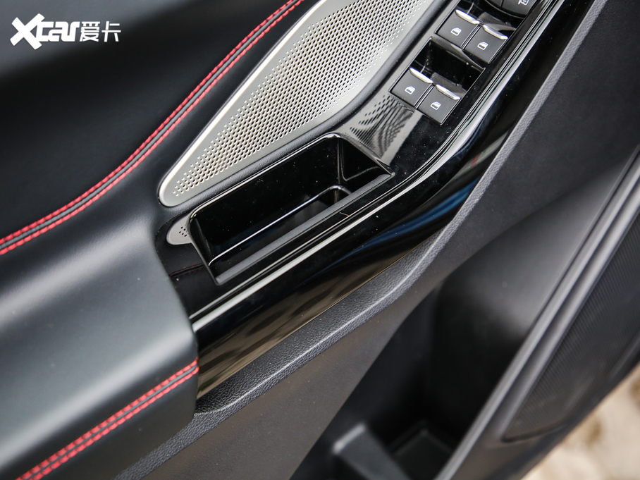 2020̽U EcoBoost 285 \ӰST-LINE 6