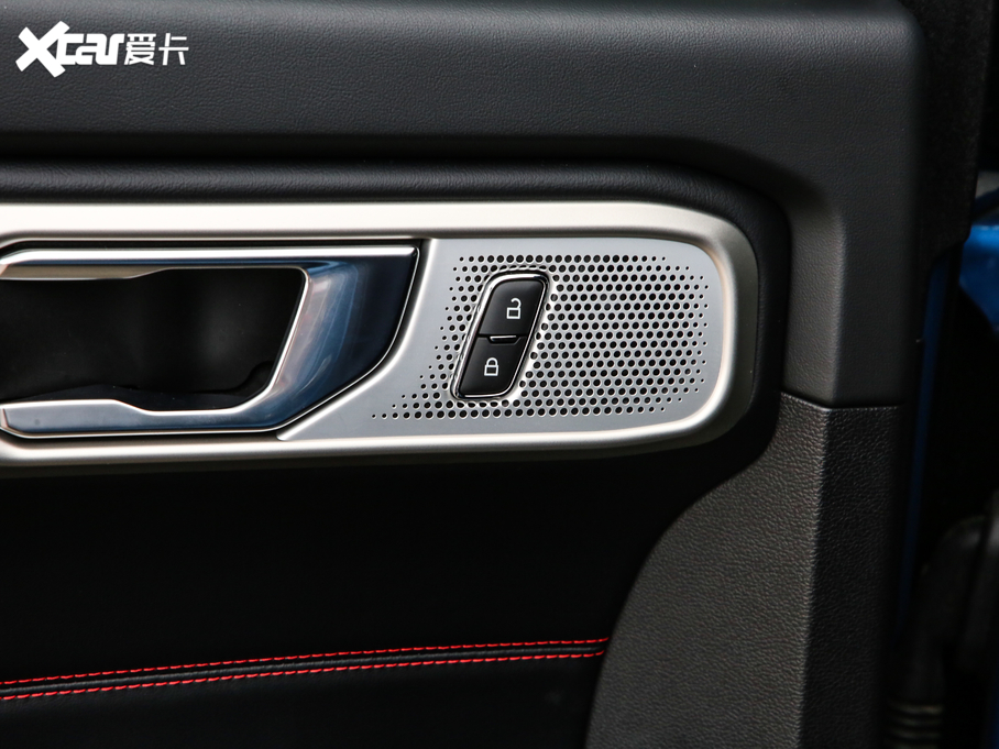 2020̽U EcoBoost 285 \ӰST-LINE 6