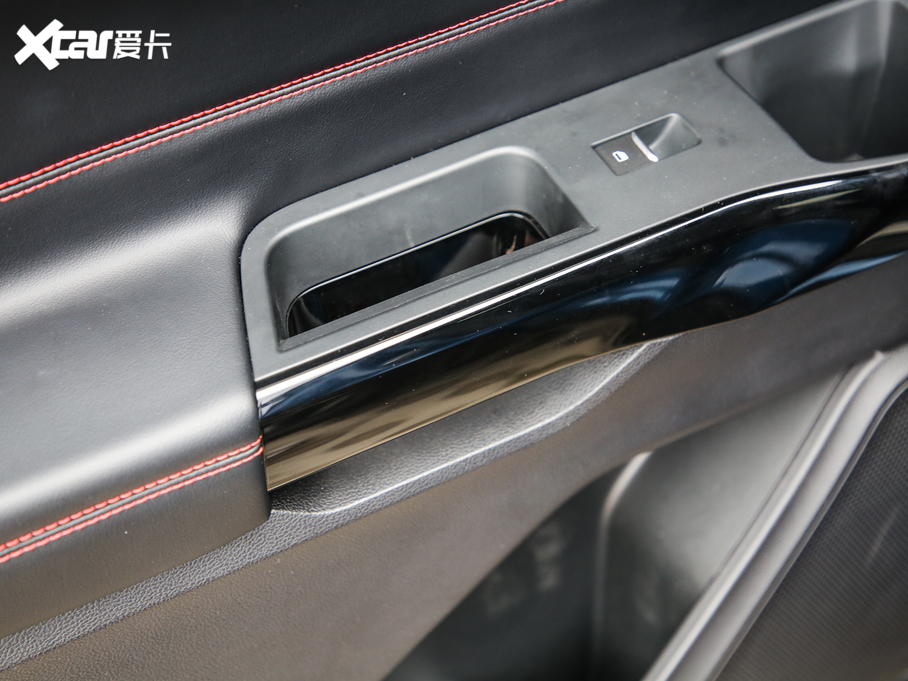 2020̽U EcoBoost 285 \ӰST-LINE 6