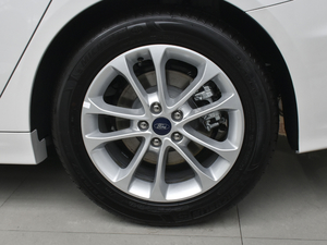 2020EcoBoost 200 r ^