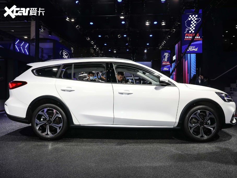 2021˹Cb EcoBoost 180 ԄӫC