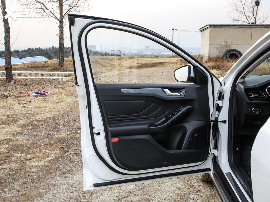 2021˹Cb EcoBoost 180 ԄӫC