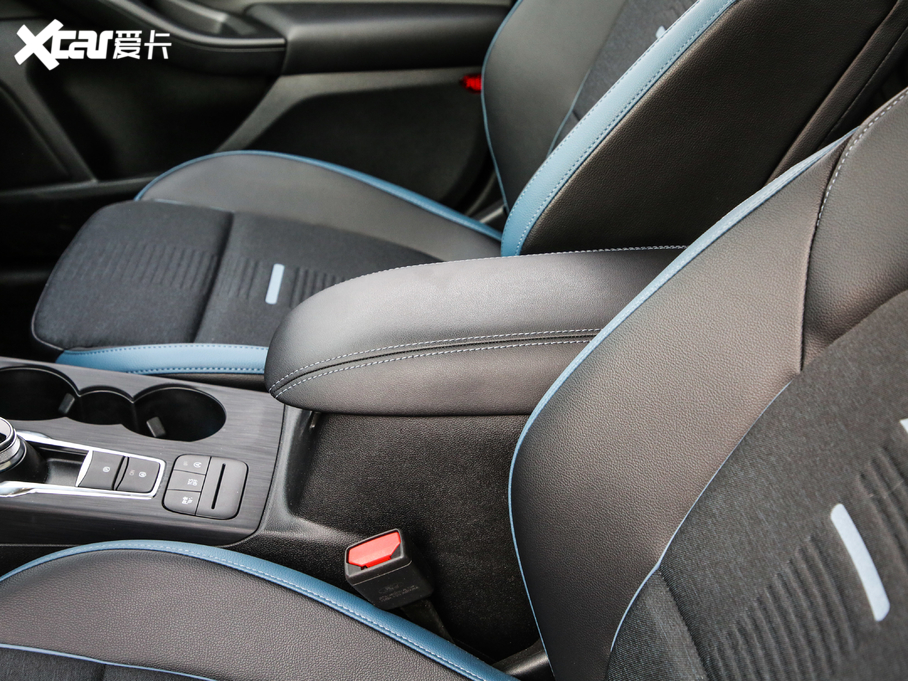 2021˹Cb EcoBoost 180 ԄӫC