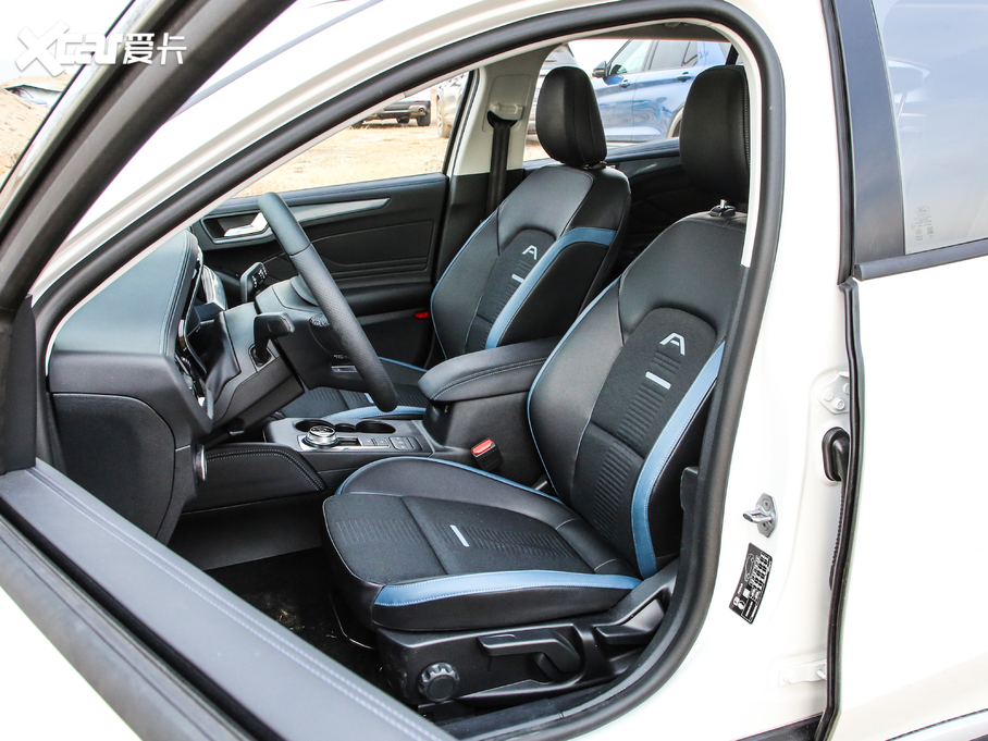 2021˹Cb EcoBoost 180 ԄӫC