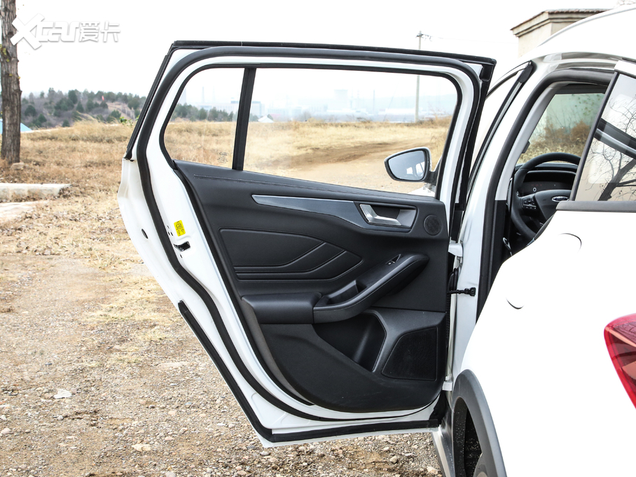 2021˹Cb EcoBoost 180 ԄӫC