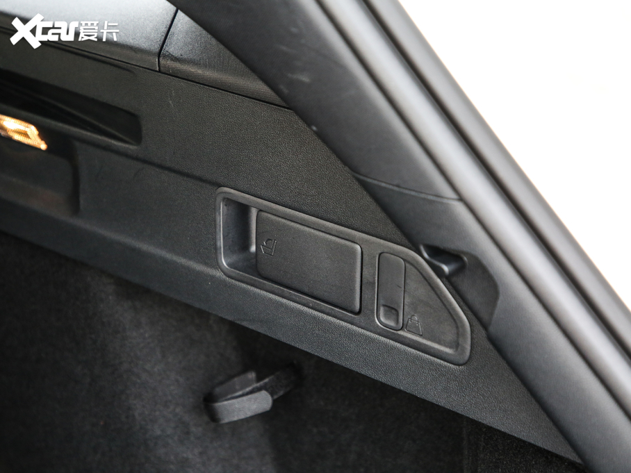 2021˹Cb EcoBoost 180 ԄӫC