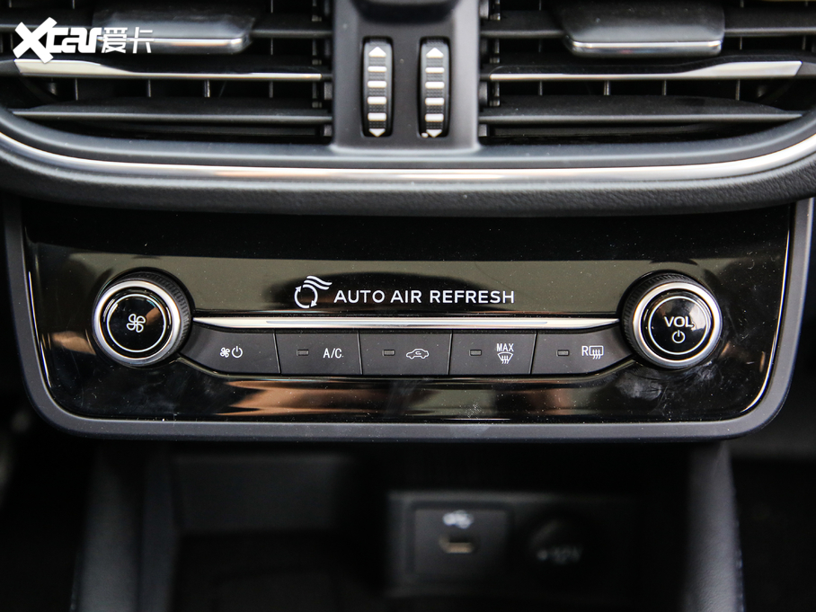 2021˹Cb EcoBoost 180 ԄӫC