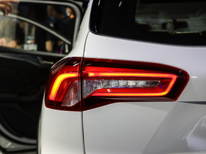 2021EcoBoost 180 ԄӫC ^