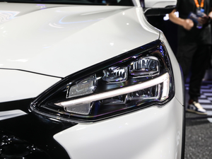 2021EcoBoost 180 ԄӫC ^