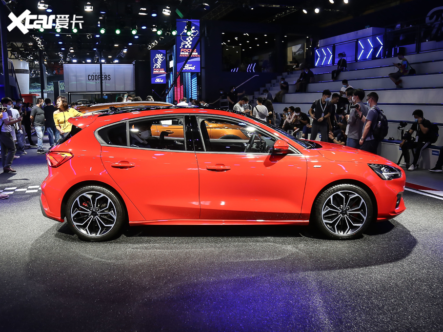 2021˹ Ɏ EcoBoost 180 ԄST Line