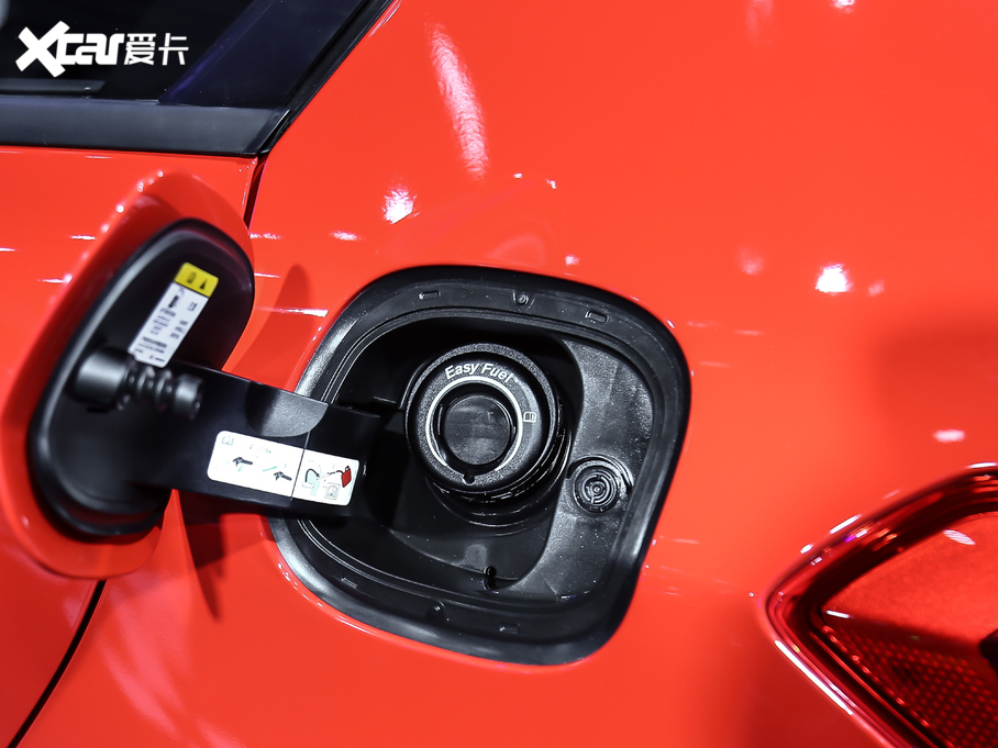 2021���˹ �Ɏ� EcoBoost 180 �Ԅ�(d��ng)ST Line