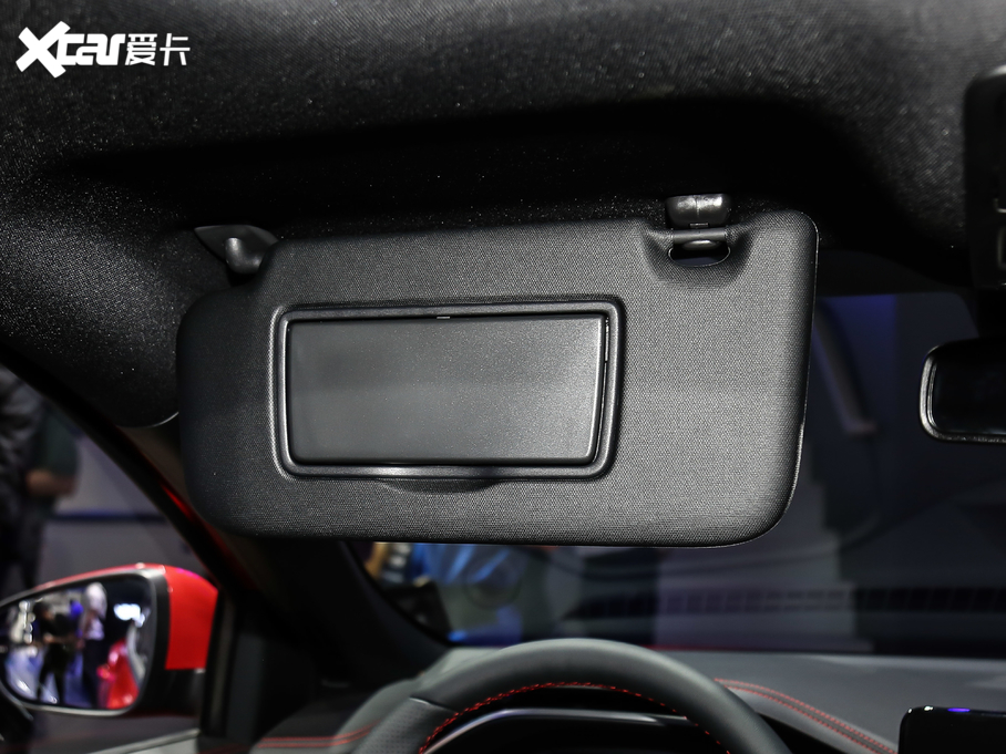 2021���˹ �Ɏ� EcoBoost 180 �Ԅ�ST Line