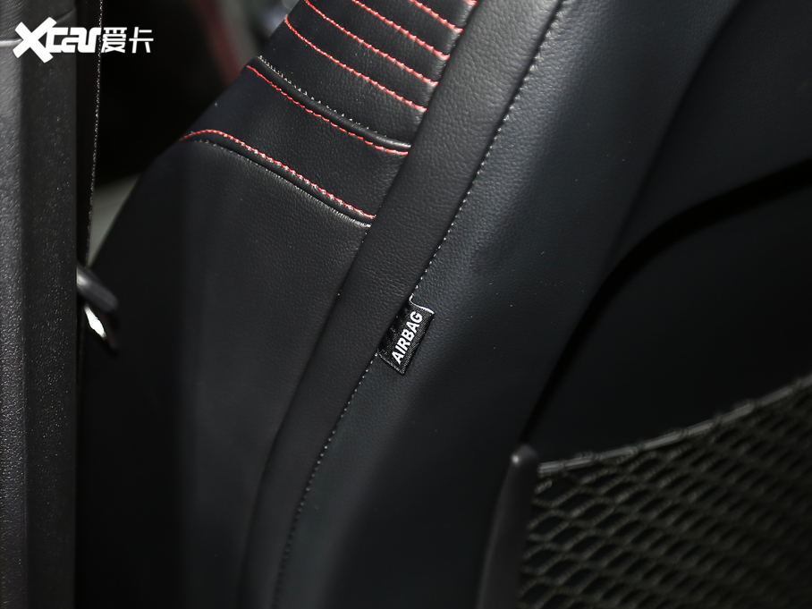 2021���˹ �Ɏ� EcoBoost 180 �Ԅ�ST Line