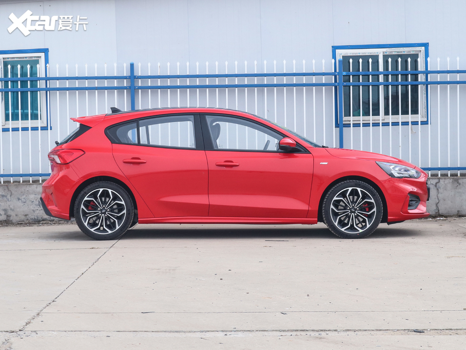 2021˹ Ɏ EcoBoost 180 ԄST Line