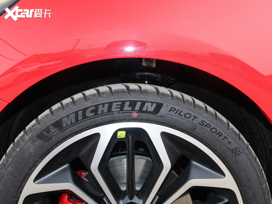 2021���˹ �Ɏ� EcoBoost 180 �Ԅ�(d��ng)ST Line