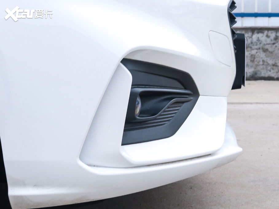 2021�����˹ �Ɏ� EcoBoost 180 �Ԅ��h����