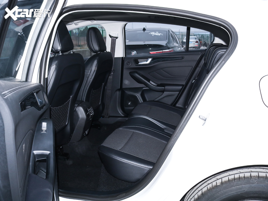 2021���˹ �Ɏ� EcoBoost 180 �Ԅ��h����