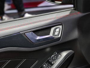 2021Ɏ EcoBoost 180 ԄST Line g