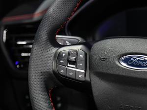 2021Ɏ EcoBoost 180 ԄST Line п؅^