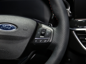 2021Ɏ EcoBoost 180 ԄST Line п؅^