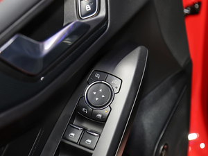 2021Ɏ EcoBoost 180 ԄST Line п؅^