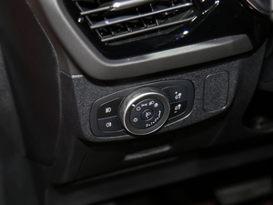 2021Ɏ EcoBoost 180 ԄST Line п؅^