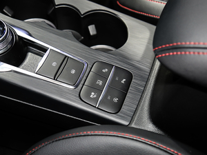 2021Ɏ EcoBoost 180 ԄST Line п؅^