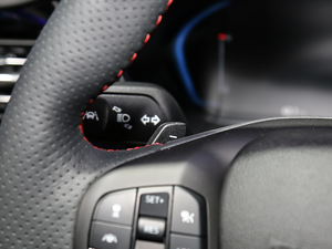 2021Ɏ EcoBoost 180 ԄST Line п؅^