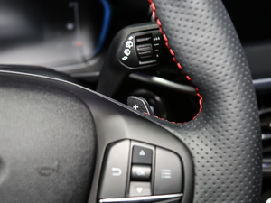 2021Ɏ EcoBoost 180 ԄST Line п؅^