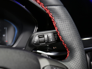 2021Ɏ EcoBoost 180 ԄST Line п؅^