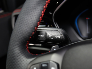 2021Ɏ EcoBoost 180 ԄST Line п؅^