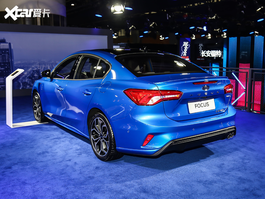 2021˹  EcoBoost 180 ԄST Line