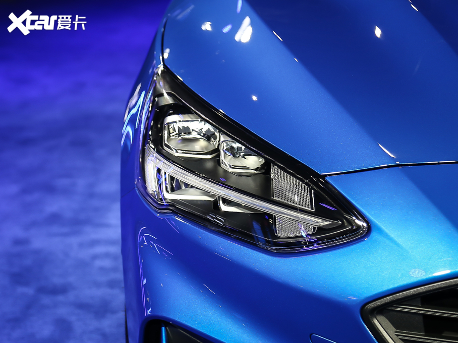 2021˹  EcoBoost 180 ԄST Line