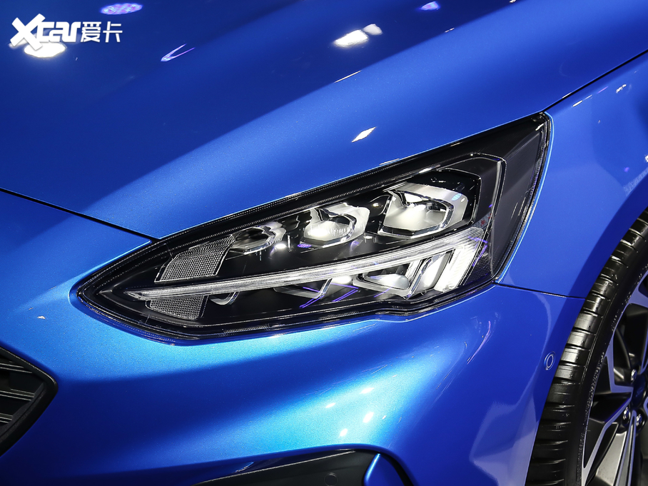 2021˹  EcoBoost 180 ԄST Line