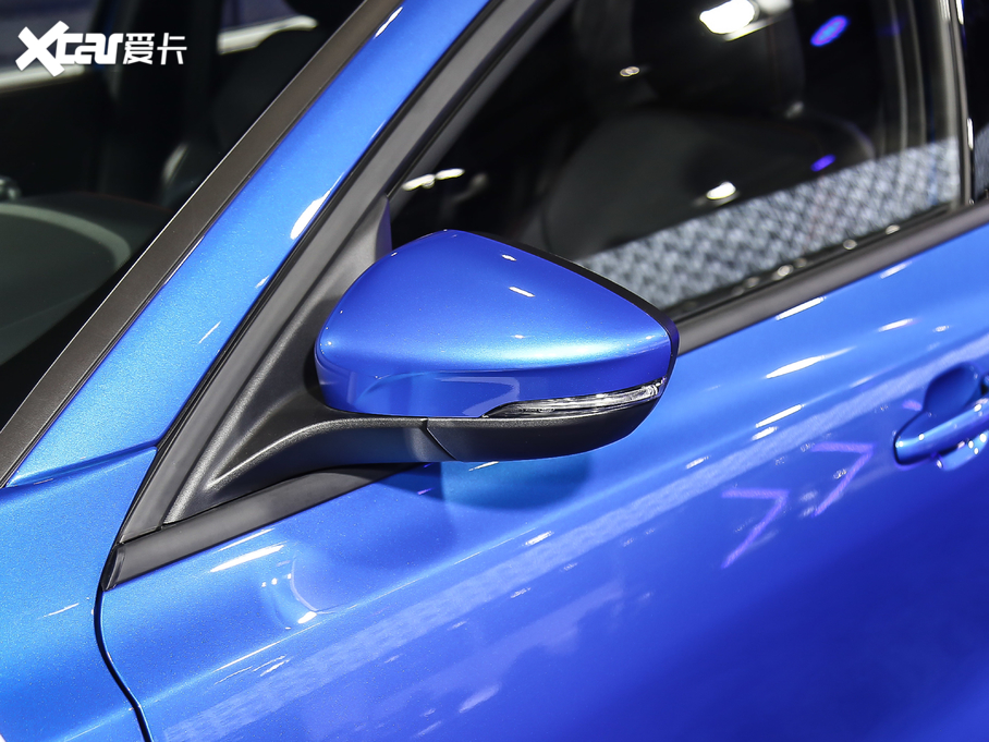 2021˹  EcoBoost 180 ԄST Line