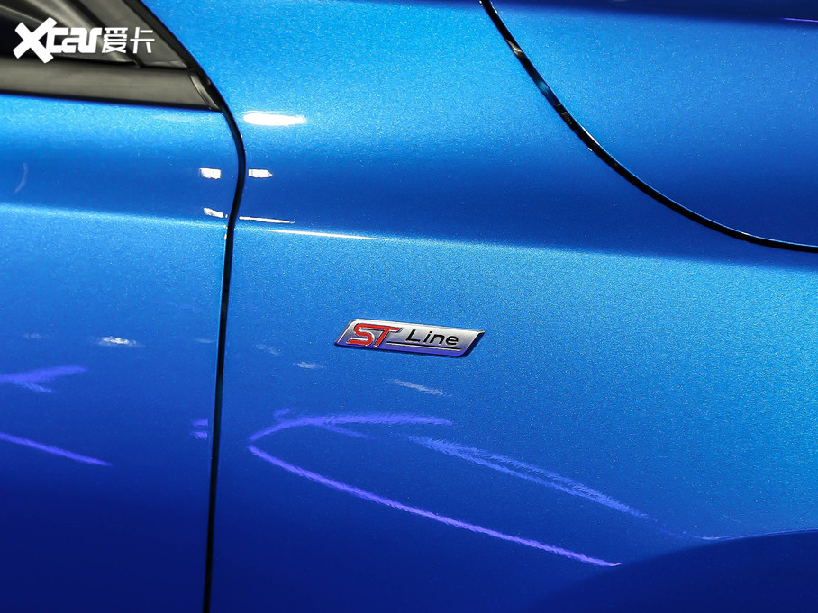 2021˹  EcoBoost 180 ԄST Line