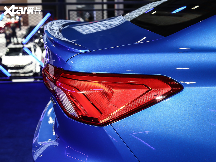 2021˹  EcoBoost 180 ԄST Line