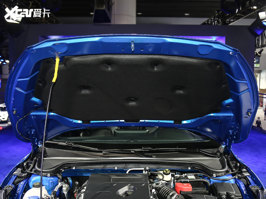 2021˹  EcoBoost 180 ԄST Line