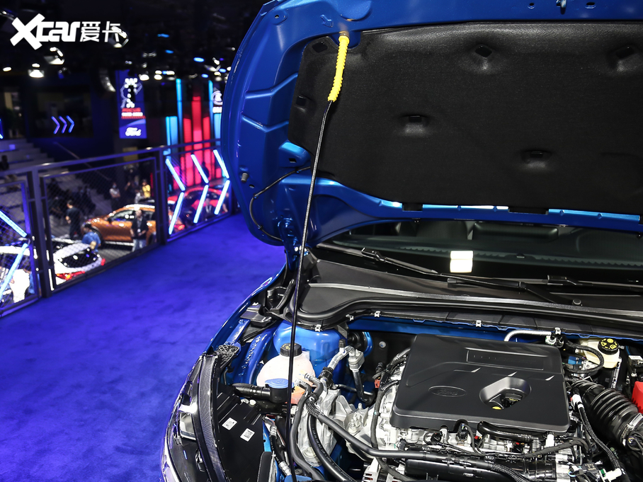 2021˹  EcoBoost 180 ԄST Line