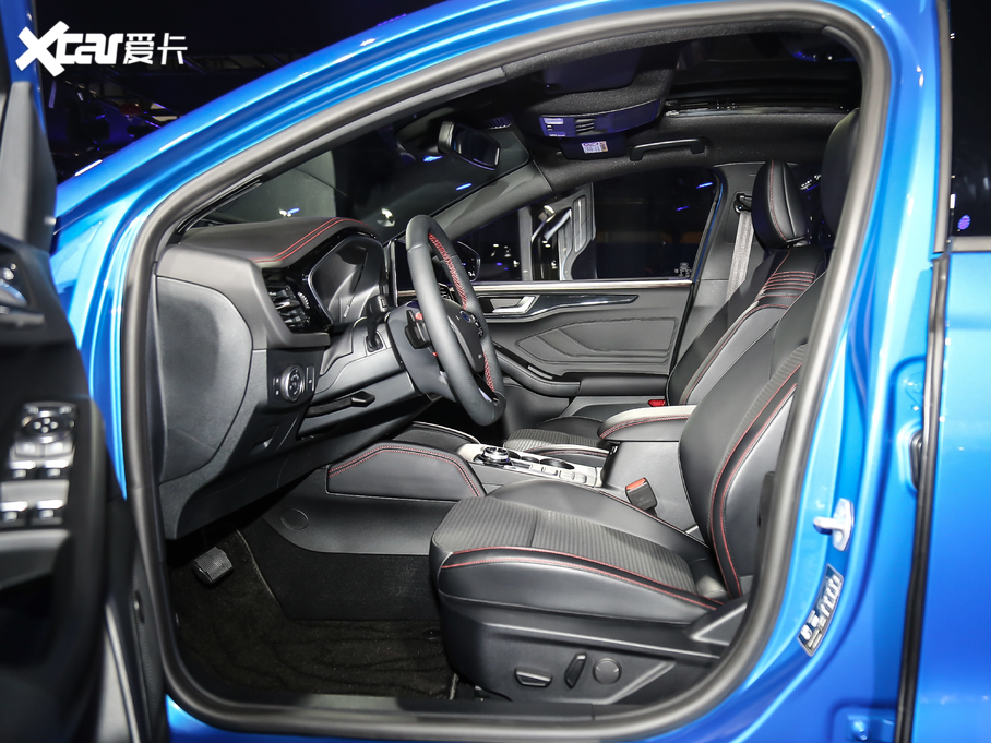 2021˹  EcoBoost 180 ԄST Line