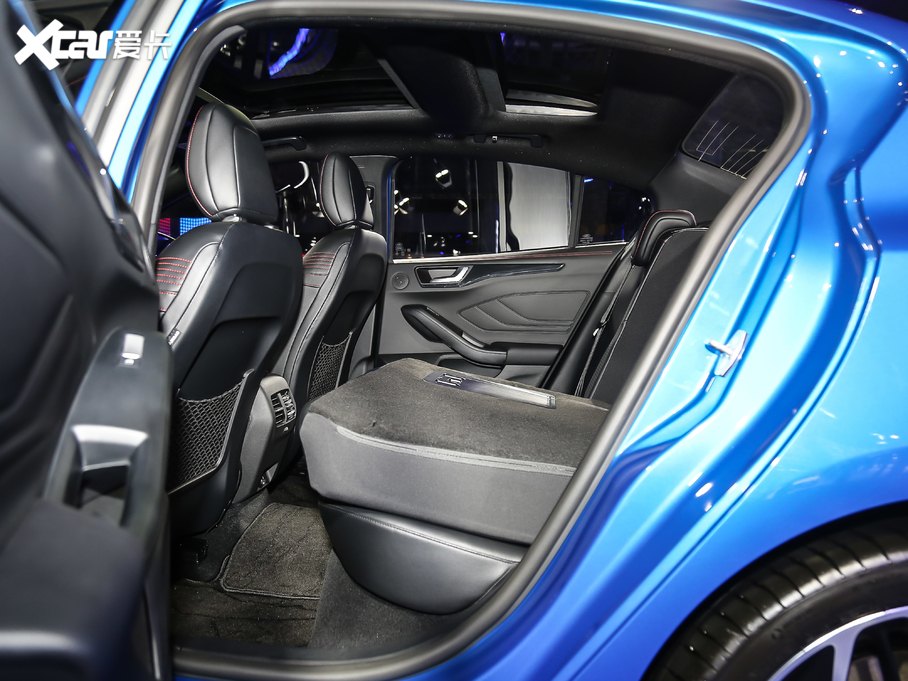 2021˹  EcoBoost 180 ԄST Line