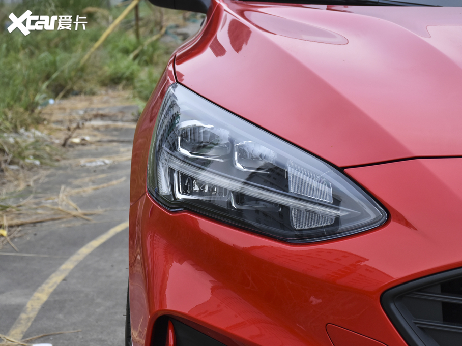 2021˹  EcoBoost 180 ԄST Line