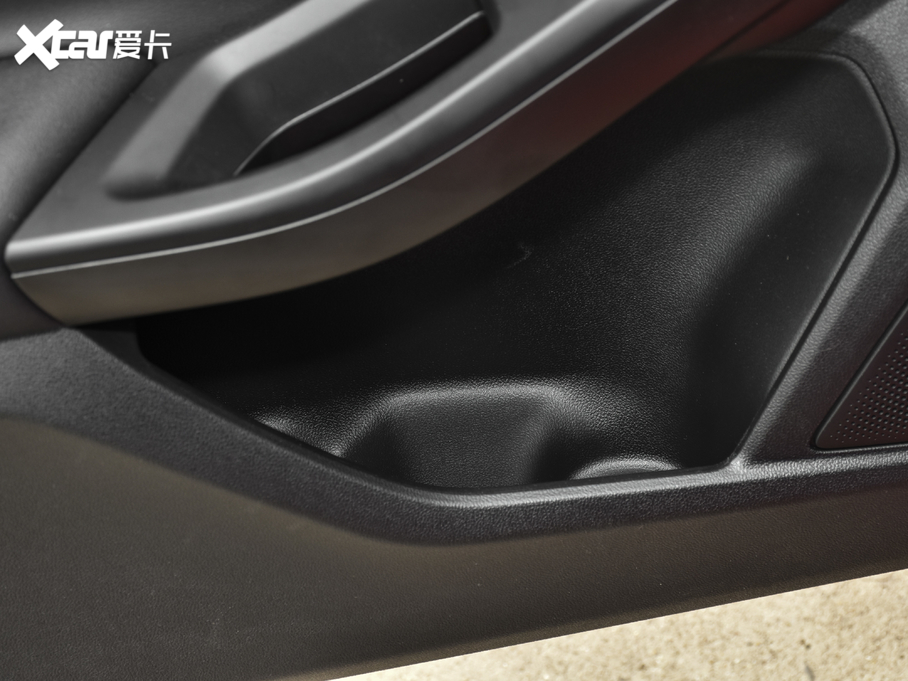 2021˹  EcoBoost 180 ԄST Line