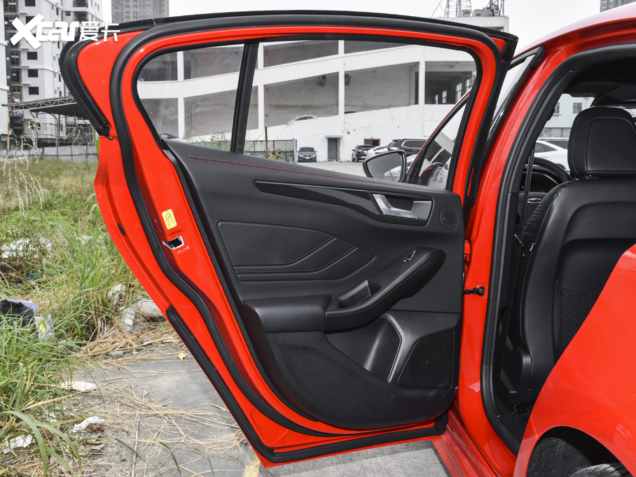 2021˹  EcoBoost 180 ԄST Line