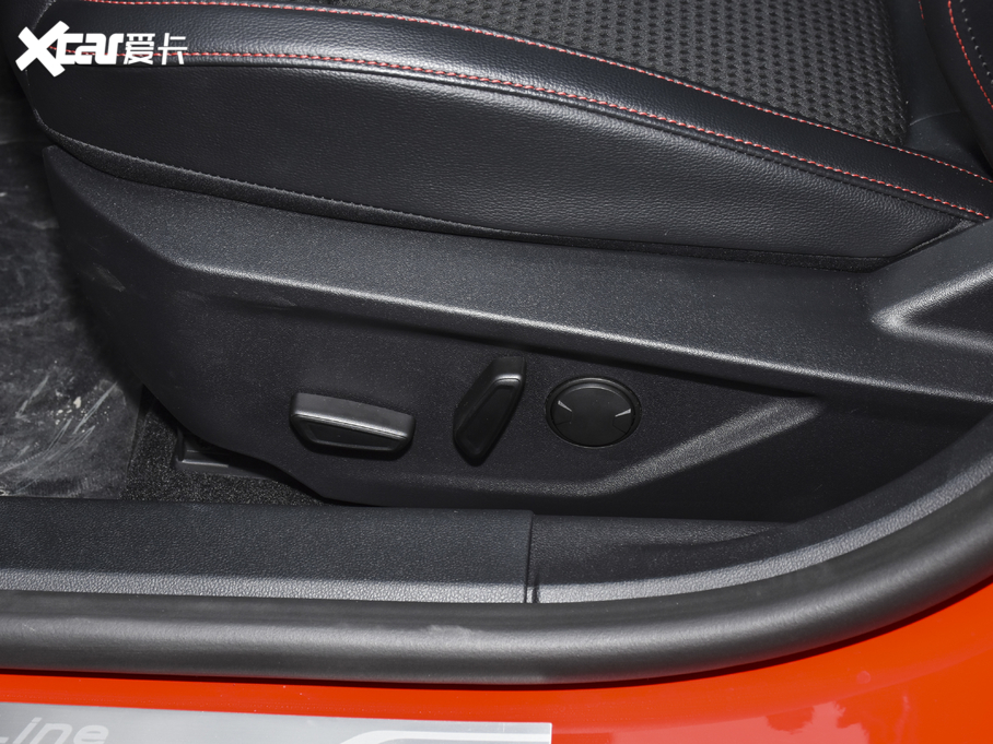 2021˹  EcoBoost 180 ԄST Line