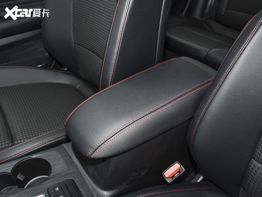 2021˹  EcoBoost 180 ԄST Line