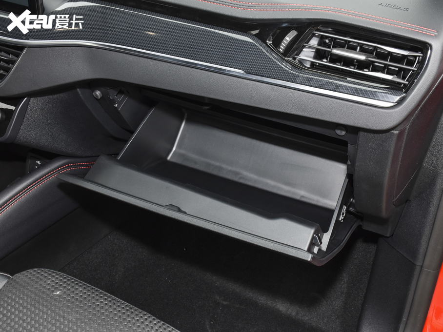 2021˹  EcoBoost 180 ԄST Line